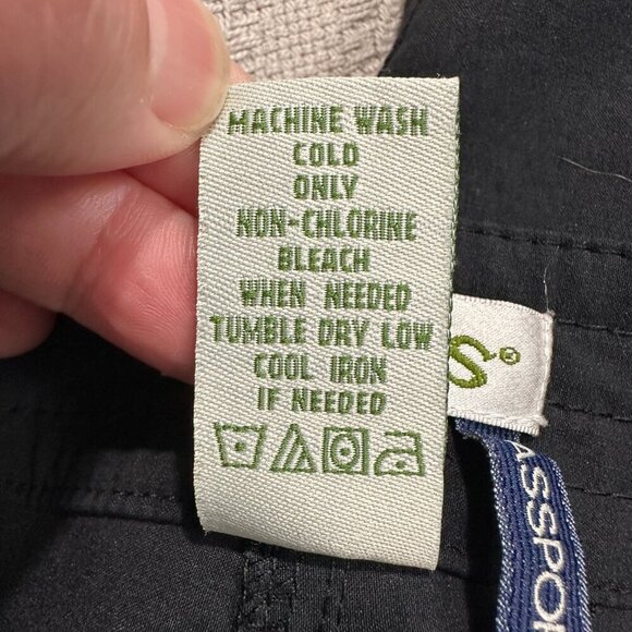 Orvis Passport capris, size 20, black, pockets, adjustable toggles at hems - Picture 11 of 12